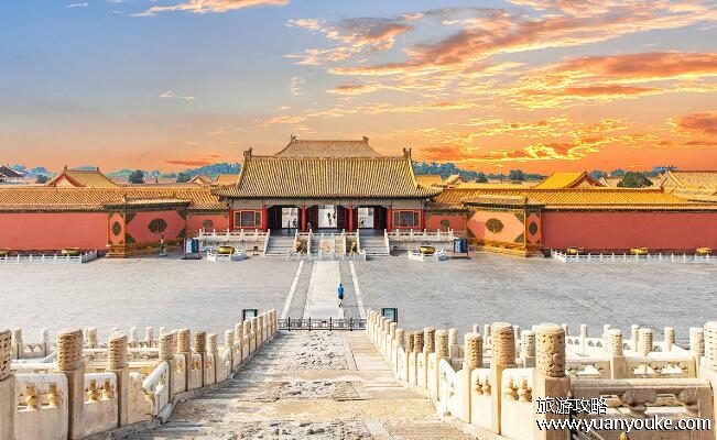 故宫有多大，占地面积72万平方米(传说故宫有9999.5间房屋)