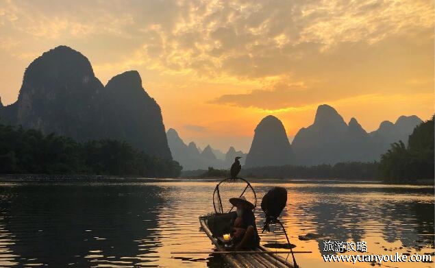 20元背面印的是桂林的哪个景点，桂林阳朔漓江(20元是黄布倒影)