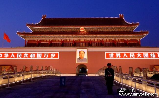 天安门广场面积是多少，占地总面积44万平方米(容纳100万人不是问题)