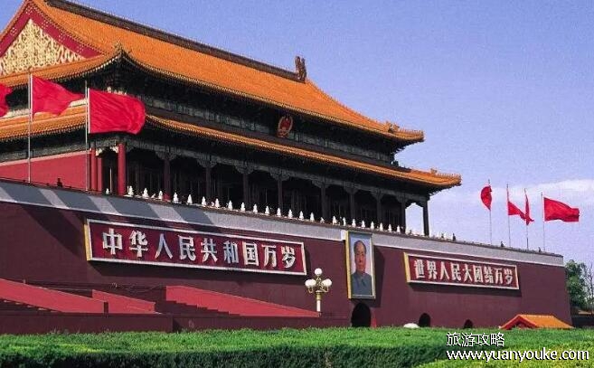 天安门广场面积是多少，占地总面积44万平方米(容纳100万人不是问题)