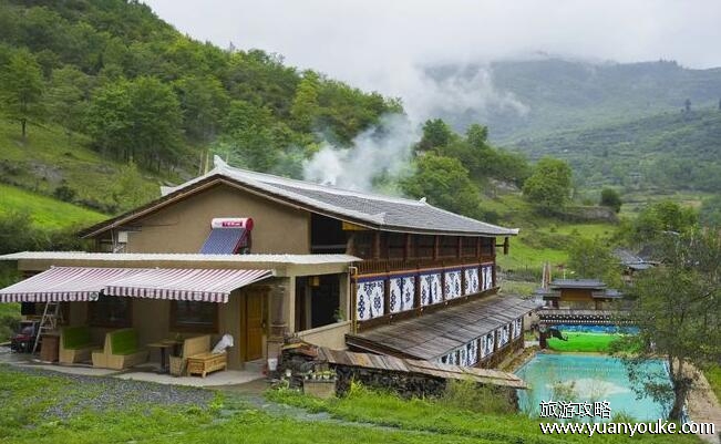 九寨沟内有住宿吗，村寨的藏民设有民宿(但官方不准留宿景区内)
