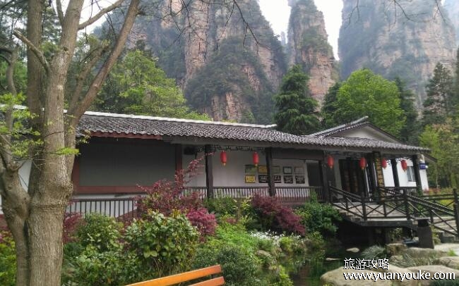 张家界旅游住宿在哪里方便，三个住宿最佳的地方(武陵源距离其他景区近)