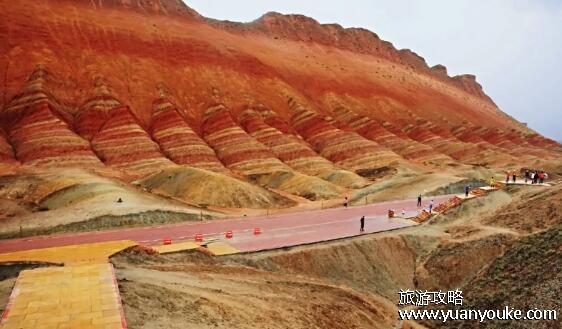 甘肃七彩丹霞风景区好玩吗，值得一游的景点()