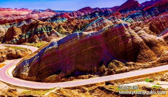甘肃七彩丹霞风景区好玩吗，值得一游的景点()