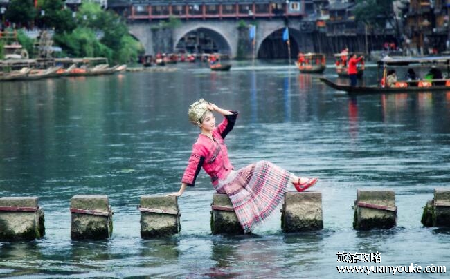 凤凰古城攻略最佳旅游攻略，打卡之地和必吃美食(古城内可以还价)