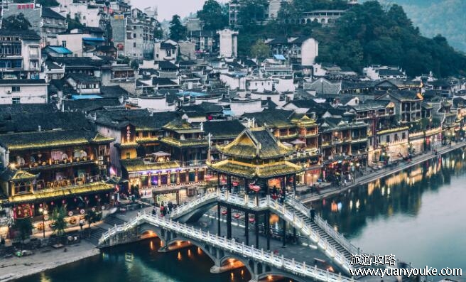 凤凰古城攻略最佳旅游攻略，打卡之地和必吃美食(古城内可以还价)