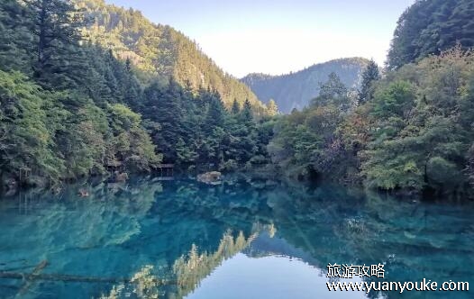 九寨沟在四川哪个城市，在四川阿坝(非常适合滑雪和赏雪的景点)