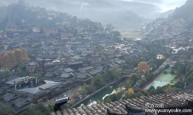 贵阳旅游攻略必玩的景点，西江千户苗寨的夜景堪称仙境