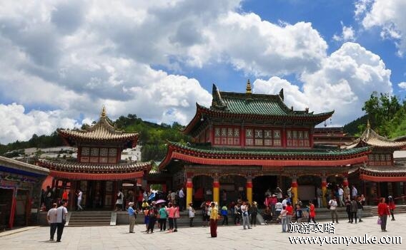 西宁塔尔寺海拔多少米高，在2600米左右(可能会有高原反应)