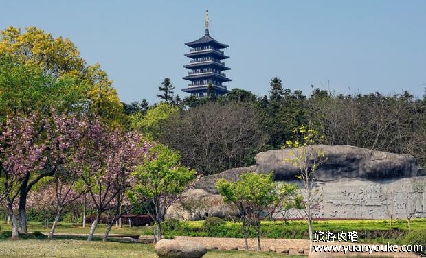 宜兴文峰塔高度多少米，108米(在塔顶可以将宜兴市区一览无余)
