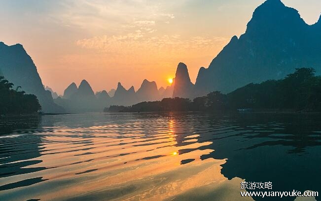 桂林山水属于哪种地貌，喀斯特地貌(桂林著名景点以及特色美食)