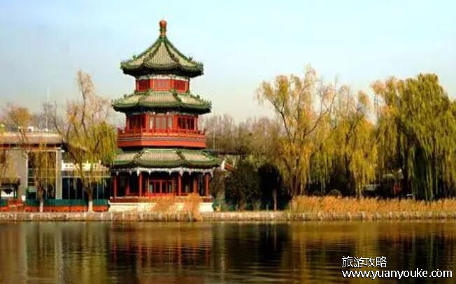 什刹海在北京什么地方，西城区东北部(北京市最大的历史文化街区)
