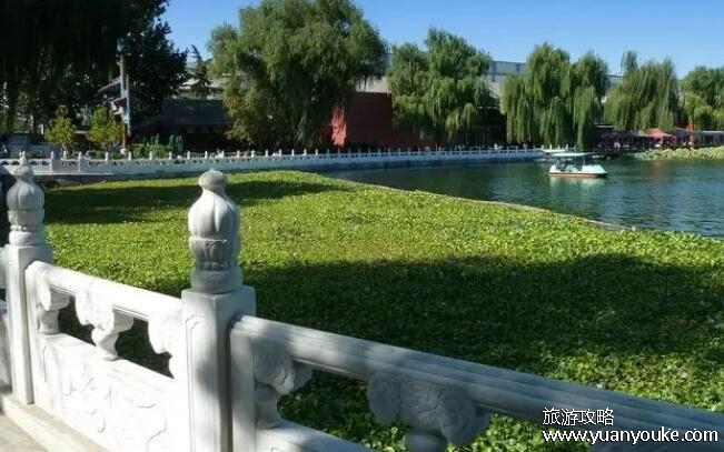什刹海在北京什么地方，西城区东北部(北京市最大的历史文化街区)