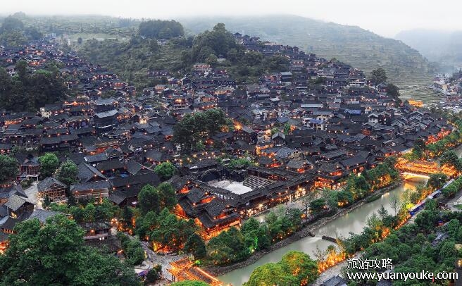 西江千户苗寨在贵州哪里，黔东南苗族侗族自治州(了解苗家传统文化)