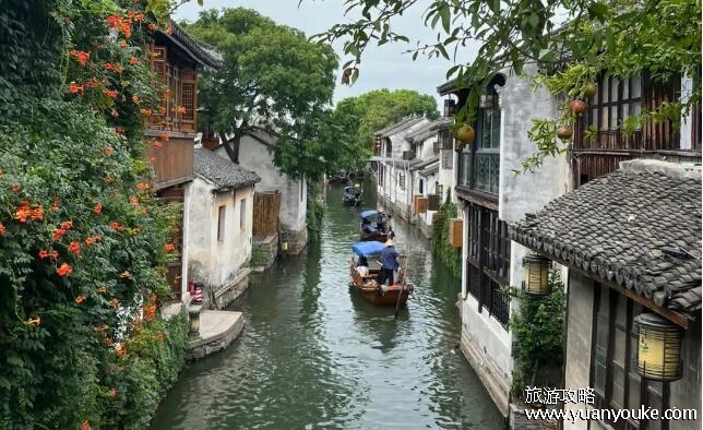 周庄古镇在哪里，苏州市昆山市境内(著名景点以及特色美食)