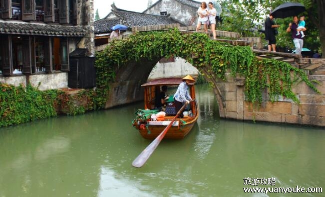 周庄古镇在哪里，苏州市昆山市境内(著名景点以及特色美食)