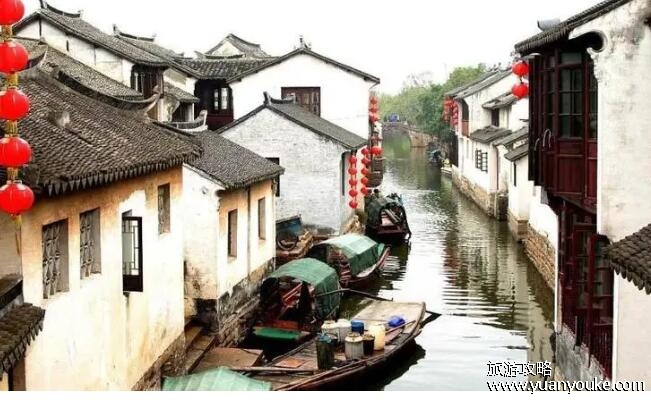 周庄古镇在哪里，苏州市昆山市境内(著名景点以及特色美食)