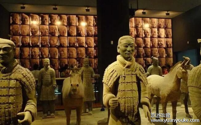 兵马俑门票，成人票120元学生票半价(乘坐出租车可能被拉到假的兵马俑)