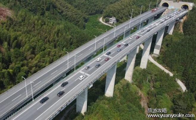 二广高速的起点和终点，起点二连浩特终点广州(6段高速路况介绍)
