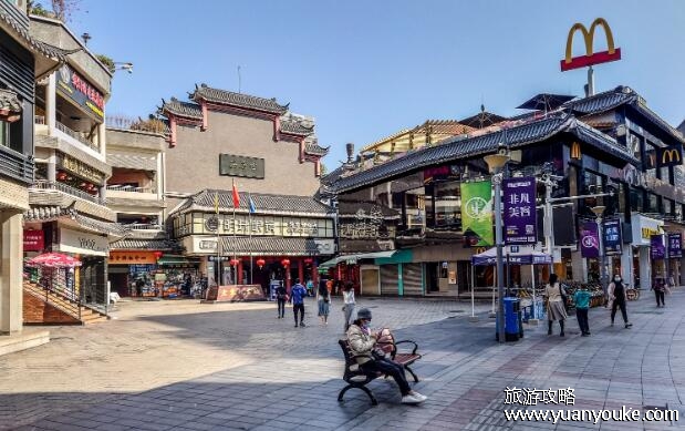 东门老街在深圳哪个区，在深圳市罗湖区(深圳的购物天堂之一)