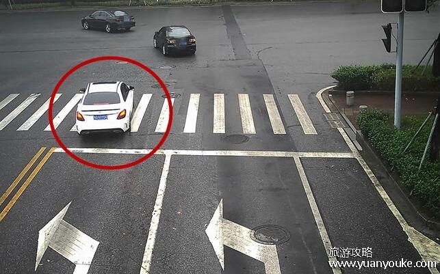 不按导向车道行驶怎么处罚，20元至200元并扣除3分(多种处罚标准)