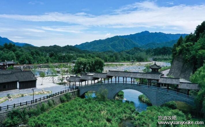 华阳景区门票多少钱，正常票价125元(乘坐直通车价格会贵很多)