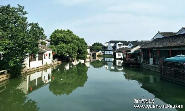 同里古镇在哪里，在江苏省苏州市吴江区(历史深厚的传统古镇)