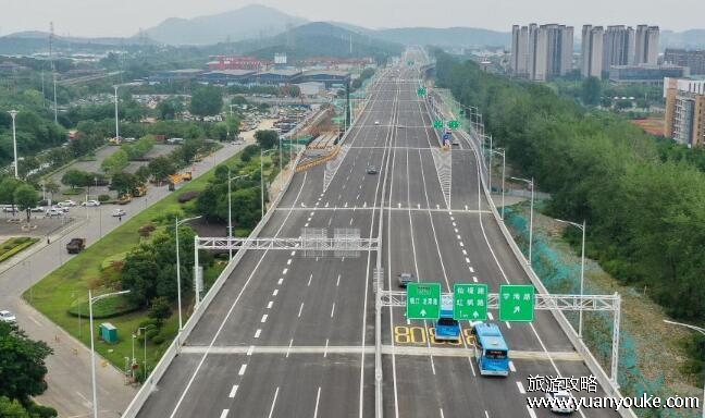 312国道起点和终点，上海市和霍尔果斯市(经过国内9个省份30个市州)