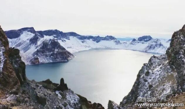 长白山在哪里，在中国和朝鲜的交界处(中朝两国的界山)