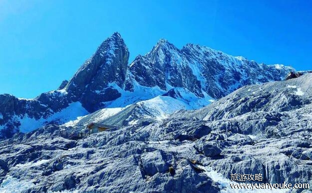 玉龙雪山海拔多少米，海拔5596米(一般人最多只能到4506米)