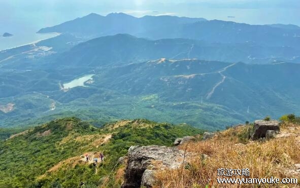 七娘山在深圳哪个地方，在深圳市大鹏新区(众多影视作品取景地)