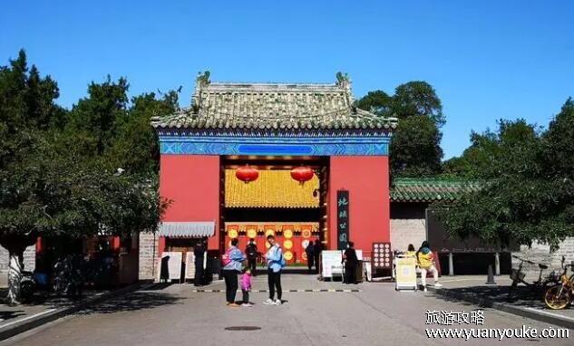北京地坛公园门票多少钱，成人票2元/优待票1元(价格非常实惠)