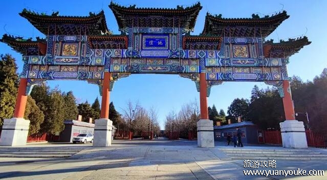 北京地坛公园门票多少钱，成人票2元/优待票1元(价格非常实惠)
