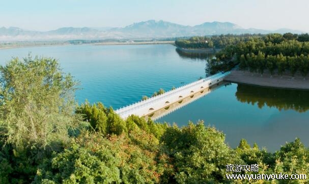 青龙湖在哪里，在北京市房山区(适合全家旅游的美丽景区)