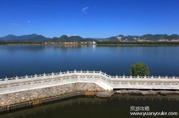 青龙湖在哪里，在北京市房山区(适合全家旅游的美丽景区)