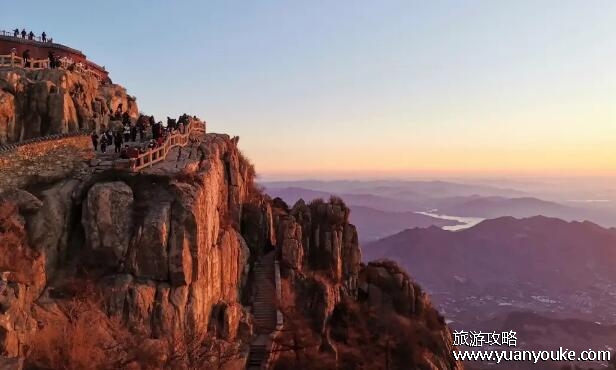 泰山海拔最高多少米，主峰最高为1545米(中国五岳之首)