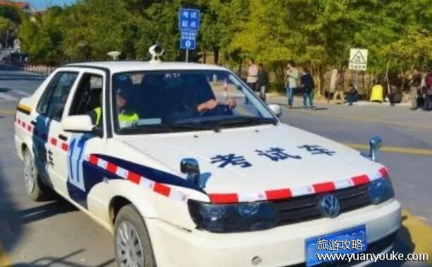 科目三安全员踩刹车扣多少分，100分(只要安全员刹车就是考试不合格)