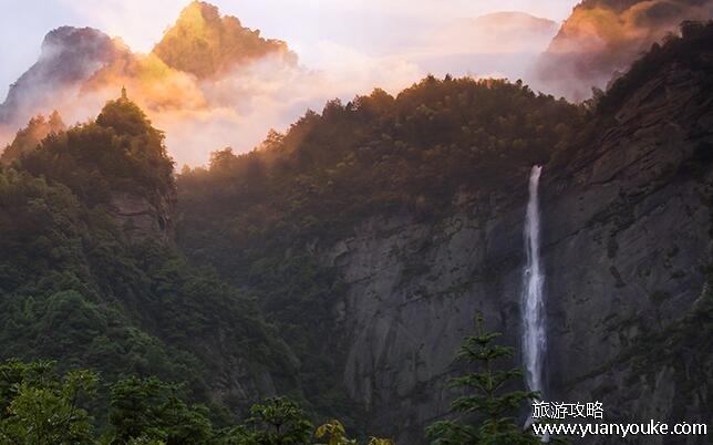 飞流直下三千尺是哪个风景区，庐山风景区的瀑布(不看三叠泉不算到庐山)