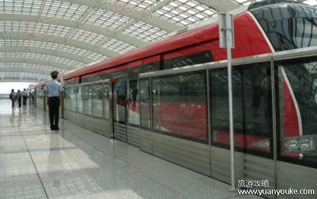 北京机场快轨运营时间，北新桥站和2号航站楼运营时间