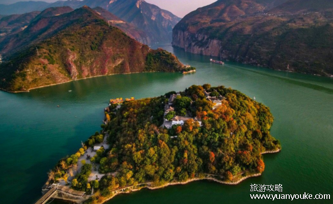 白帝城位于什么地方，重庆市奉节县白帝镇白帝村1号社(刘备托孤之地)