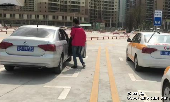 c1驾驶证多少钱，3000至7000元不等(报名价格以及考试挂科次数影响)