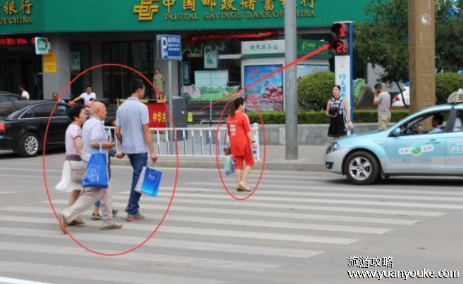 行人闯红灯罚款标准，处警告或者五元以上五十元以下罚款