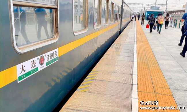 T129列车时刻表经过站，10个站点的列车到站时间和发车时间