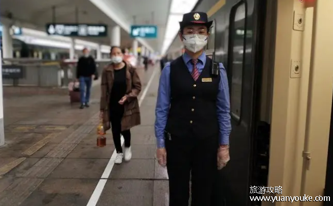 列车员需要什么学历，至少大专学历(学校和专业要相关)