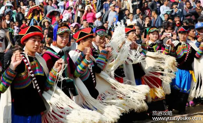 彝族过年是几月几日，没有固定日期(每个村寨过年时间不一样)