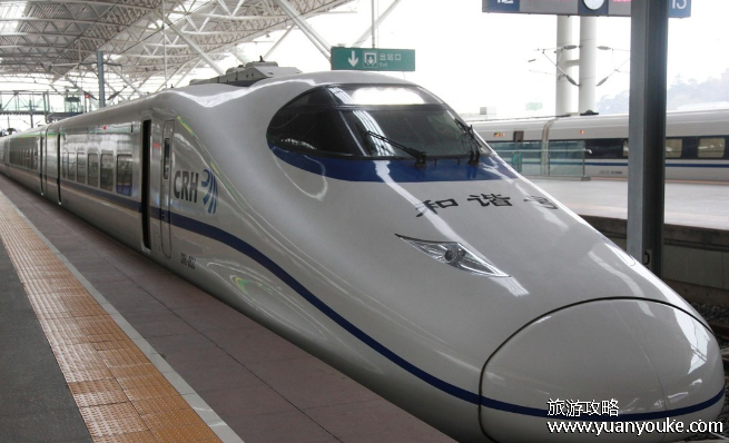 D是高铁还是火车，是普通动车组列车(速度比高铁慢比火车快)
