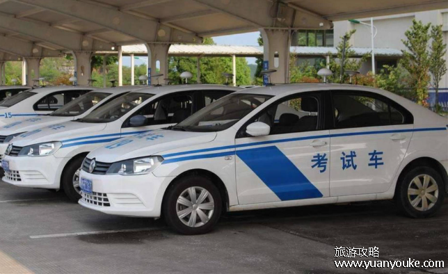 驾照考试可以挂科几次，科二和科三可以挂5次(科一和科四没有次数限制)