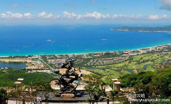 海棠湾和亚龙湾哪个沙滩好，各有各的好(海棠湾更加安静景色更美)