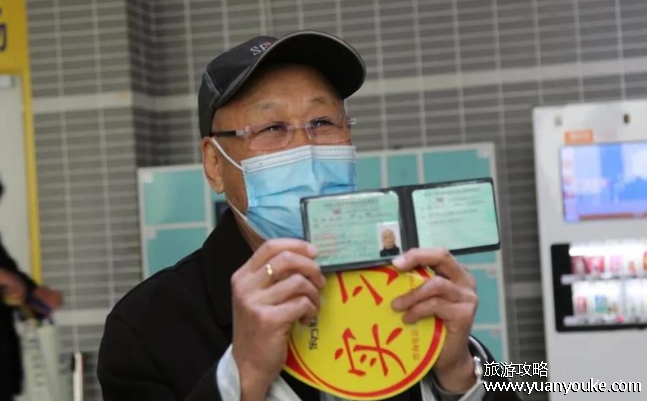 长期驾驶证满60岁需要换证吗，不需要更换新证(需要更换其他类型驾驶证)