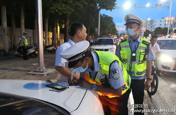 违章可以拖多久处理，交警现场开罚单和电子眼抓拍最迟处理时间